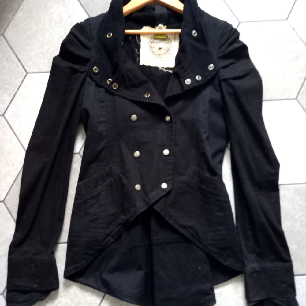 Organic cotton laced back jacket.